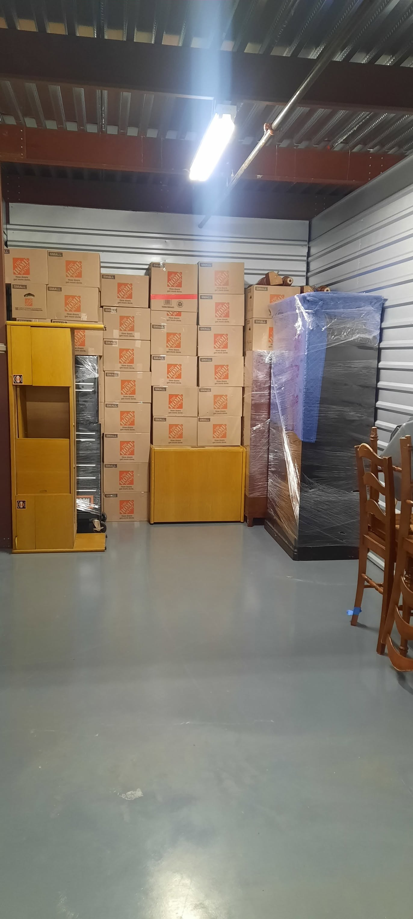 Storage unit packed and organized